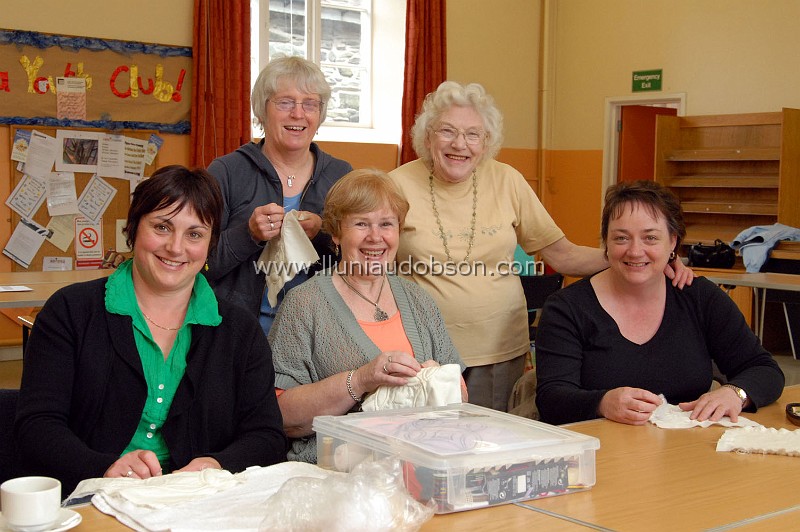 ELD06.jpg - O'r chwith i'r dde Ð Carol Humphreys, Ann Williams, Iola Williams, Llinos Wynne, Eifiona Davies.© EVAN L.DOBSON