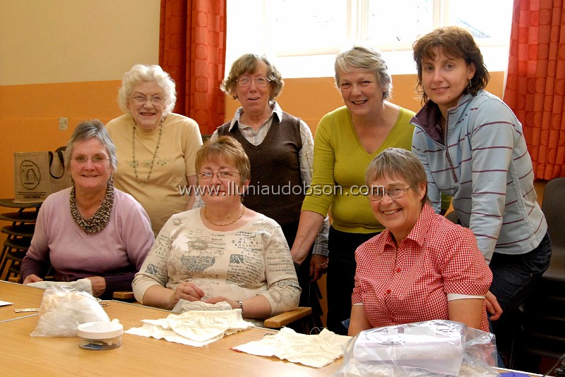 ELD14.jpg - O'r chwith i'r dde Ð Eleri Thomas, Llinos Wynne, Alwena Roberts, Irene Yates, Nesta Richards, Jane Lewis, Gwenan Paewai.© EVAN L. DOBSON